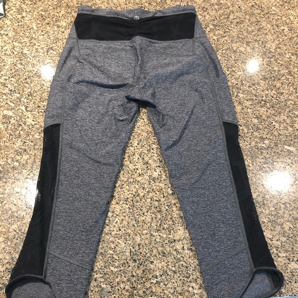 Lululemon crop leggings with mesh detail - Picture 8 of 9